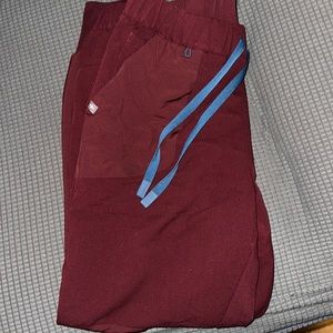 Women’s figs burgundy Mickey Mouse skinny jogger scrub pant
